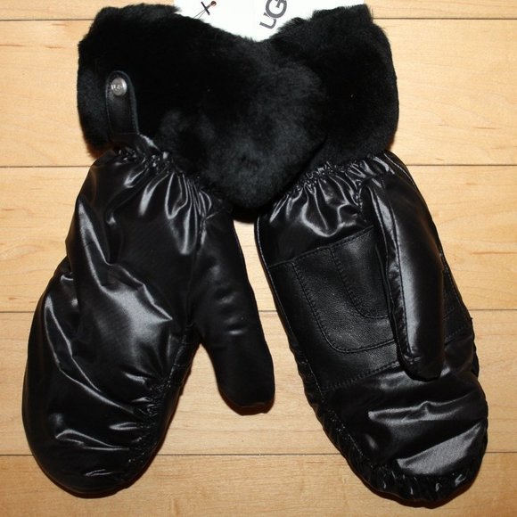 NWT UGG WOMEN'S BLACK WINTER MITTENS - Picture 1 of 5